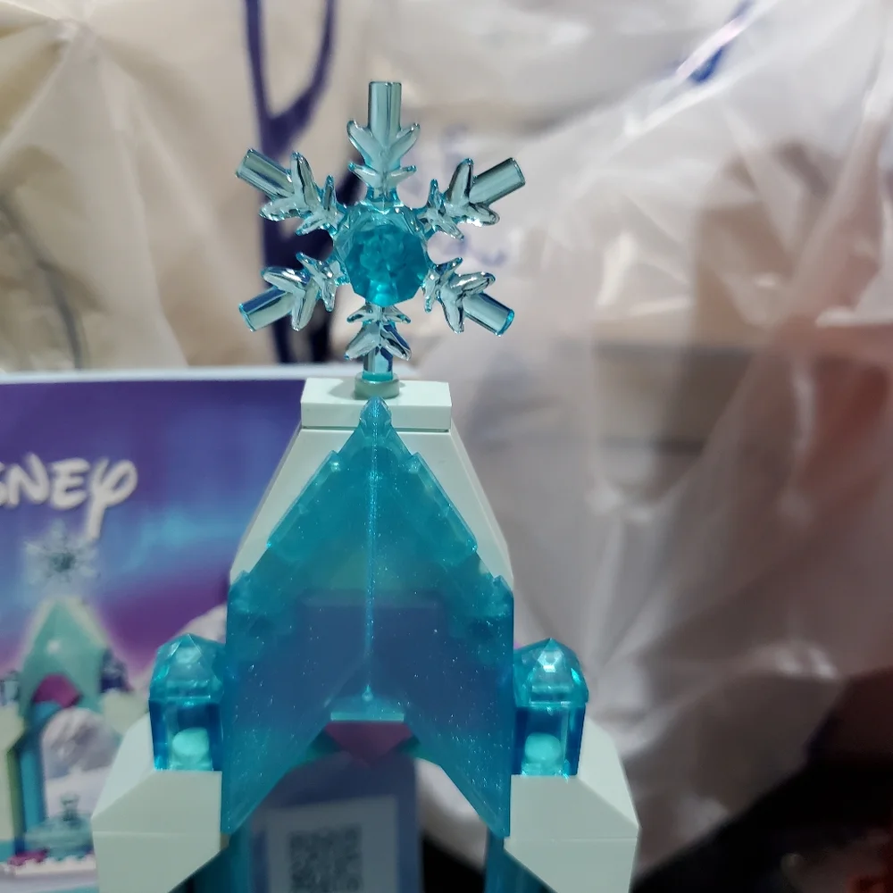 LEGO Disney Princess Elsa’s Castle Courtyard 43199 Frozen